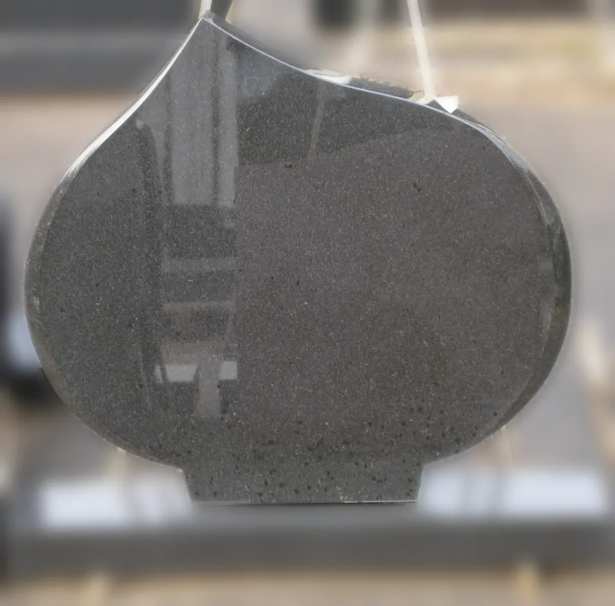 Granīta piemineklis ar gravēšanu Latvijā — Granīta Dizains