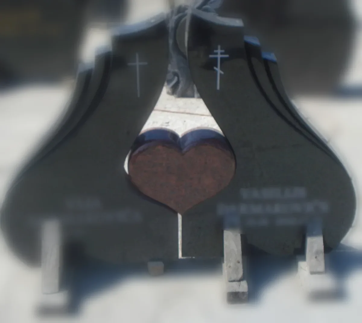 Granīta piemineklis ar individuālu gravēšanu Rīgā — Granīta Dizains