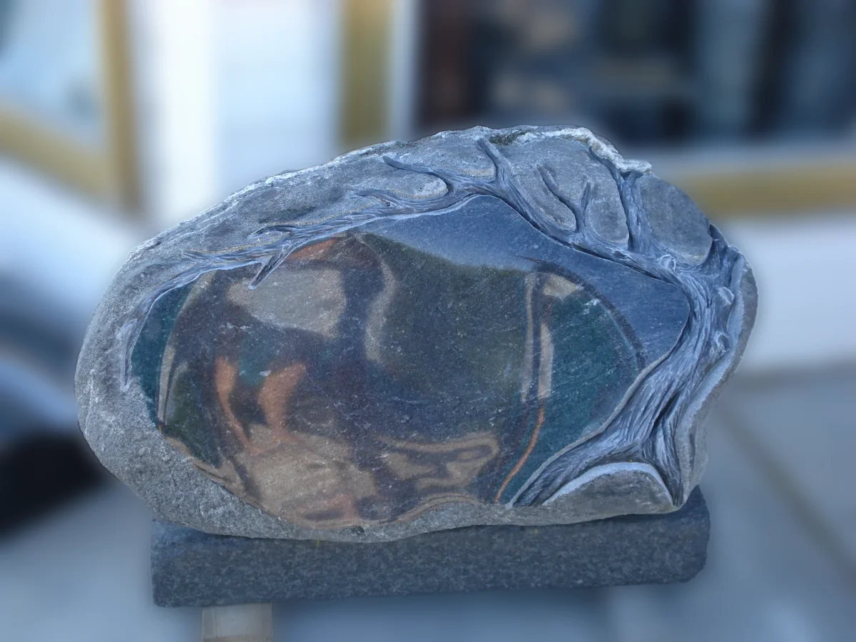 Granīta pieminekļu izgatavošana Rīgā — Granīta Dizains