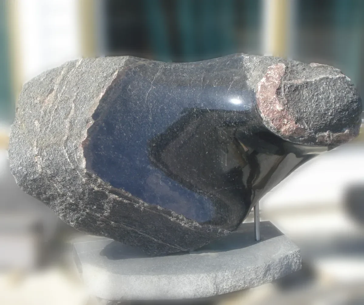 Vienpusējs granīta piemineklis Latvijā — Granīta Dizains